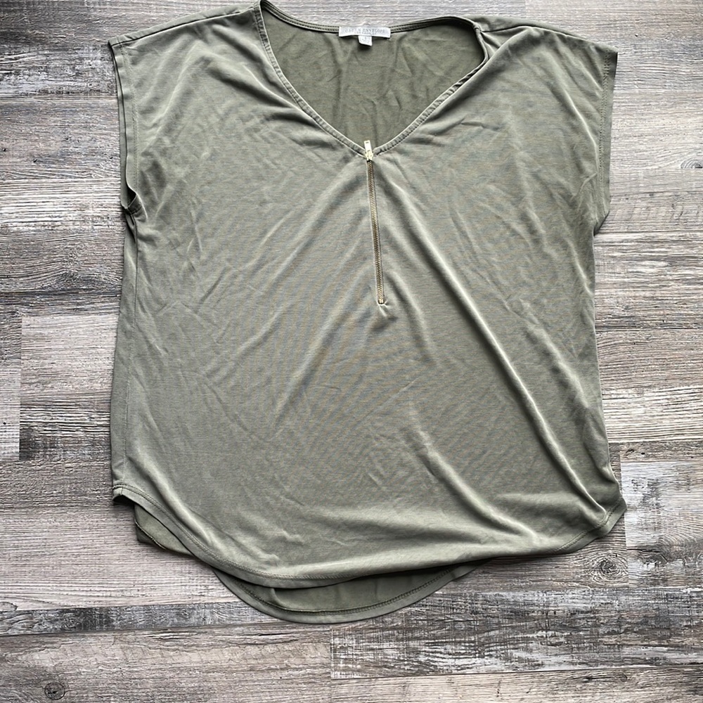 VGC Green Envelope Olive Green Cap Sleeve T-shirt Size L